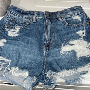 American Eagle distressed mom short